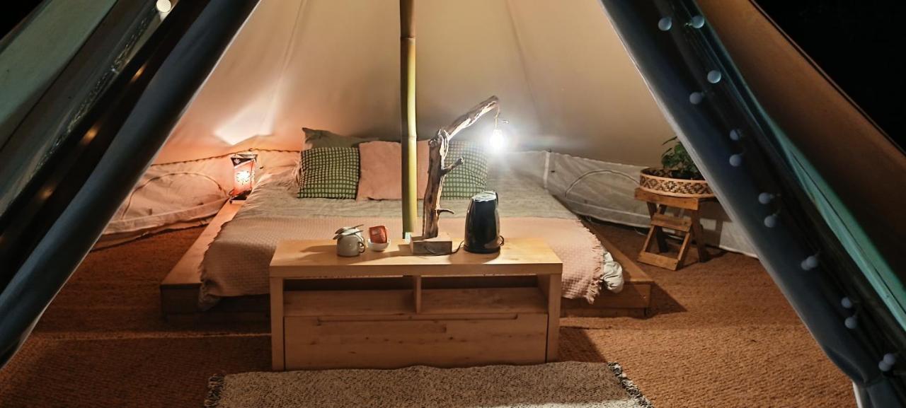 Evasion En Pleine Nature, Tipi Insolite Et Jacuzzi Au Pont Du Gard ! Vers-Pont-du-Gard Exterior foto